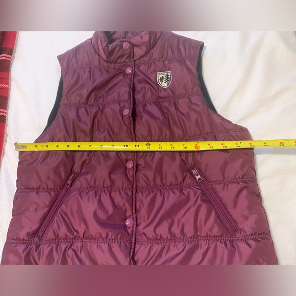American Eagle women’s XL fall vest.  Beautiful deep purple colour - Picture 5 of 6